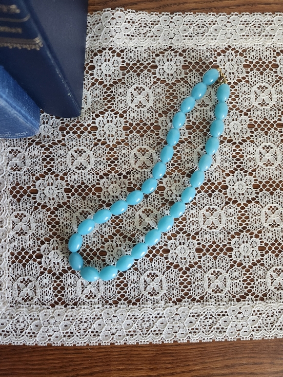 Vintage Trifari Turquoise-Colored Beaded Necklace - Picture 4 of 10